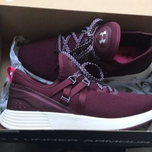 NWT Under Armour SZ 8.5 running shoes